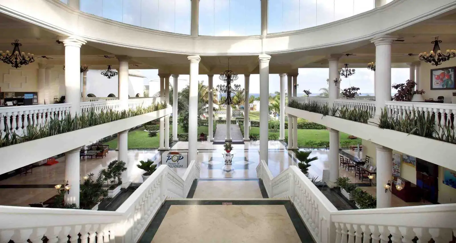 Grand Palladium Lady Hamilton Resort & Spa